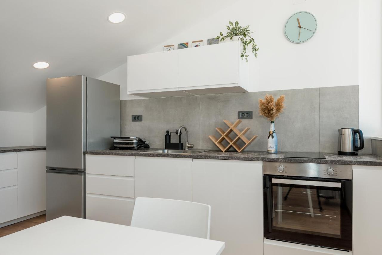 Abi Attic Apartment Sibenik